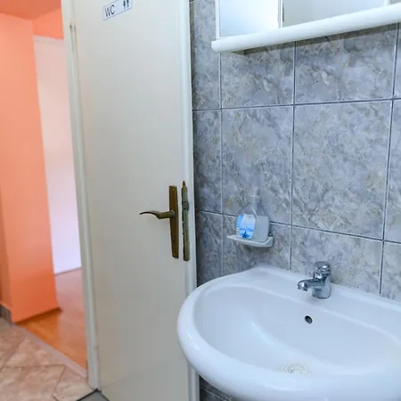 Homestay Smestaj Stai, U Ulici Nikole Tesle 10, *