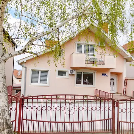 Smestaj Stai, U Ulici Nikole Tesle 10, Homestay